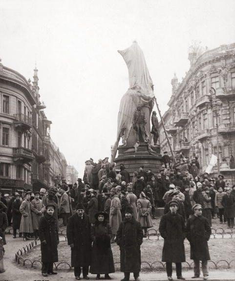 Памятник Екатерине II 1920 год