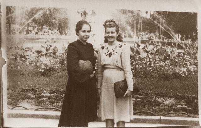 у Філатовского фонтану, початок 1950-х