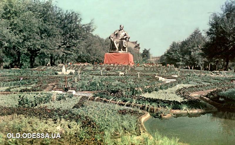 Памятник Сталину и панорама Великие стройки коммунизма 1951