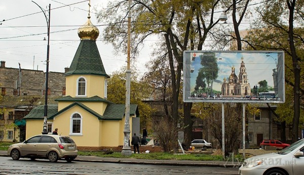 Временная церковь на месте воссоздания Свято-Вознесенской церкви